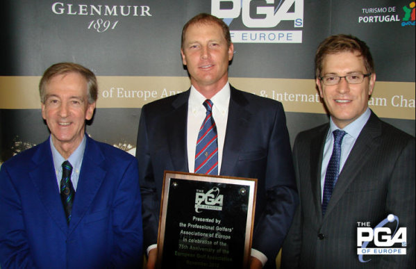 European Golf Association General Secretary, Richard Heath (centre) receives the 75th Anniversary commemorative plaque from PGAs of Europe Honorary President, Jean-Etienne Lafitte (left), and Chief Executive, Ian Randell (right).