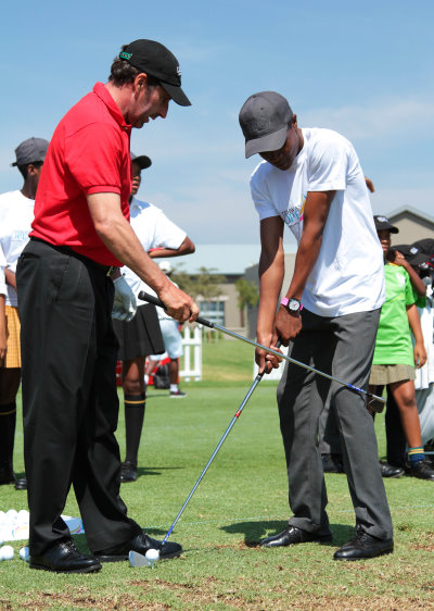 Jose Maria Olazabal points out a few key swing tips to one of the schoolchildren at the Tshwane Open golf development clinic (credit: Petri Oeschger/Sunshine Tour)