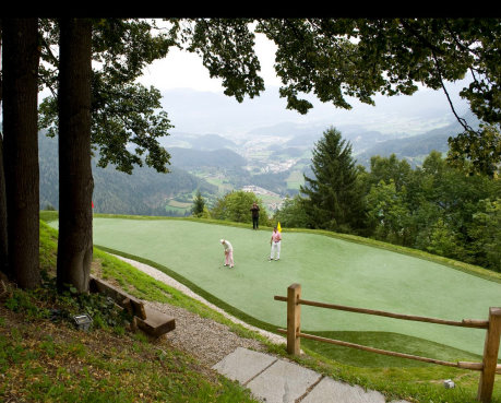 San Lorenzo Mountain Lodge, a private golf course at 1,200m