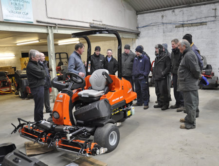 Ian Bridges of Ransomes Jacobsen conducts installation training with Eamonn Crawford and his team
