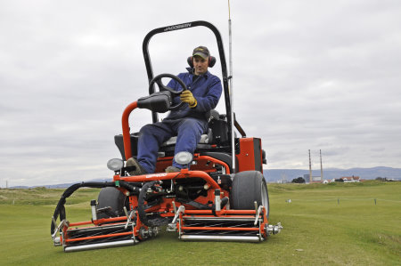 The Jacobsen GP400 is ideal for the undulating approaches and green surrounds at the Royal Dublin Golf Club