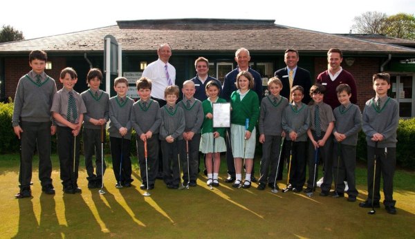 Community engagement in action at Hoebridge Golf Centre as the only GEO Certified™ public pay-and-play facility in the UK welcomes pupils from St Andrews School, Woking, for free golf tuition 