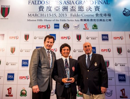 Shinichi Mizuno (centre) of Hong Kong with Sir Nick Faldo (left) and Dominic Wall of The R&A during the seventh Faldo Series Asia Grand Final at Mission Hills Golf Club in Shenzhen, China in March 2013