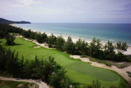 The 9th hole at Laguna Lang Co Golf Club borders the East Sea