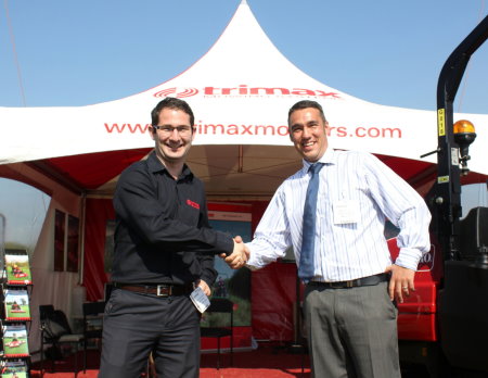Michael Sievwright of Trimax (left) shakes hands on the new dealership arrangement with Lister Wilder’s Phil Hughes at the IOG SALTEX show in September