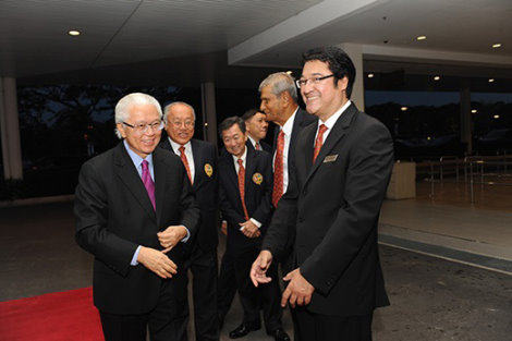 Sylvan Braberry (left) welcoming the President of Singapore, Dr. Tony Tan