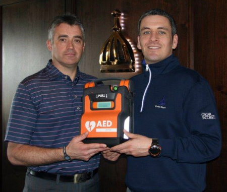 Donnie Ross, deputy golf operations manager at Castle Stuart Golf Links and a qualified Heartstart trainer (left) receives the defibrillator from Jeremy Matte, the club’s director of golf.