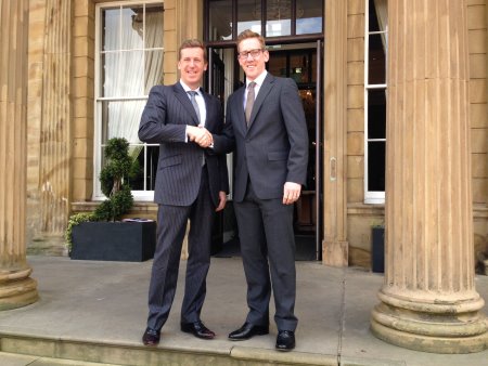Keith Pickard (left), Group Director of Golf for De Vere, shakes hands on the project with Duncan Rougvie, Account Director for Teeofftimes.co.uk