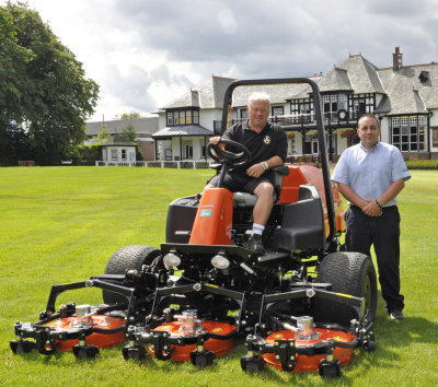 Chris Yeaman with his Jacobsen AR522 and Stephen Muir of Fairways GM