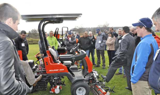 Laurent Proupin, Executive Director of Ransomes Jacobsen France, explains the merits of the solar power to extend the range of the all-electric Jacobsen Eclipse 322 greens mower