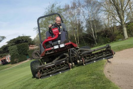 Toro’s Reelmaster 3100-D in action at Droitwich Golf Club