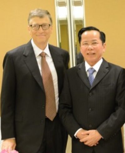 Bill Gates and Le Van Kiem
