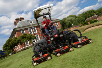 Course Manager, Allen Blizzard putting the Groundsmaster 4300-D to good use.