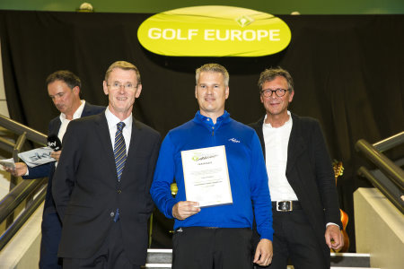 The new European Sales Manager for Adams Golf, Jost Schulze-zur-Wiesche, collects the award with Tony Bennett, Director of Education for PGAs of Europe (left) and Gerhard Reiter, managing director of Messe Augsburg (right)