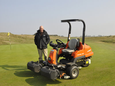 Head Greenkeeper Peter Read with the Jacobsen Eclipse 322 hybrid greens mower