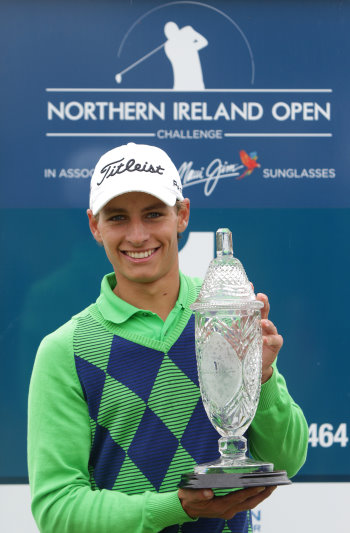 Sweden’s Joakim Lagergren receiving the trophy after winning the 2014 NI Open at Galgorm Castle in Ballymena (Photo: PressEye) 