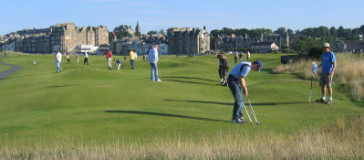 Putting on the Himalaya putting green at St Andrews is highly popular and enjoyable without the need for a low mowing height of cut