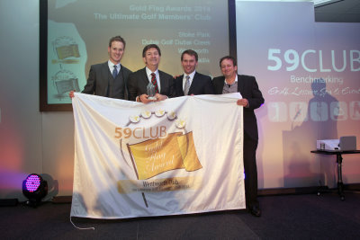 Dan Walker (left) presenting a 59Club gold flag award to last year's Ultimate Members' Club, Wentworth