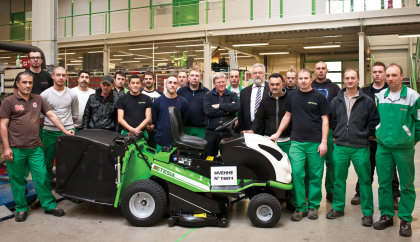 After more than twenty years and several facelifts, Etesia has produced the last Hydro 100 MVEHH, with a new model being launched in April 2015