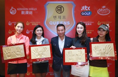 Pictured with the Vice Chairman of Mission Hills Group, Mr Tenniel Chu, at the launch of the Queens Cup are (from left) supermodel Lee Sun Jin, former Miss Korea Kwon Jung Joo, and supermodels Kim Tae Yeon and Song Ji Young. Photograph by Miao Hua/Mission Hills