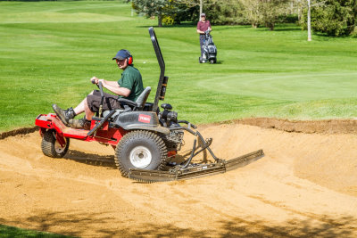The Toro Sand Pro 2040Z getting to work on one of Burford’s 80 bunkers