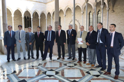 President Artur Mas (centre) hosts Richard Hills of Ryder Cup Europe (fifth from left) at the Palau De Generalitat, Barcelona