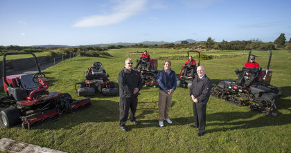 Stuart Pilkington, Pwllheli course manager, in the middle with Glyn Hughes from dealer Major Owen on the left and Lely’s Nigel Lovatt, with the club’s Toro fleet