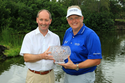 Colin Montgomerie and Andy Stubbs, Managing Director of the European Senior Tour (Getty Images)