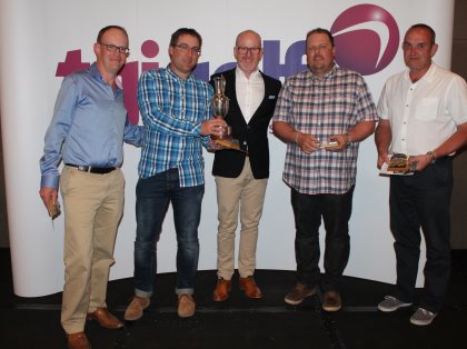 Team Pudney are presented with the TGI Golf Team Challenge trophy by TaylorMade-adidas Golf Commercial Director Andrew Law – from left: Phil Webster, Ryan Pudney, Andrew Law, Jon Batten and Kevin Taylor