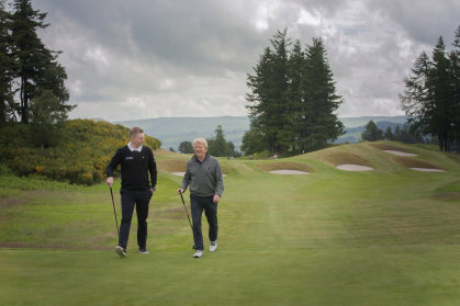 Gallacher and Strachan at the 9th hole of The King’s (credit Julie Howden/Gleneagles) 