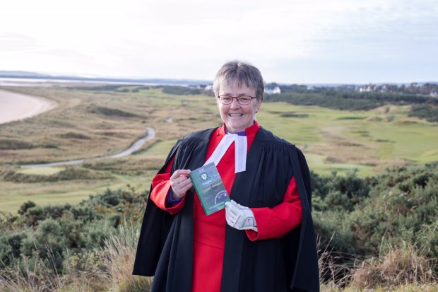 Rev Susan Brown holding the course guidebook (Paul Campbell/Church of Scotland) Photo: Paul Campbell.
