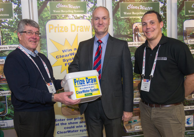 BIGGA's Jim Croxton with Highspeed's David Mears (left) and Matthew Mears (right) pulls out the winning entry