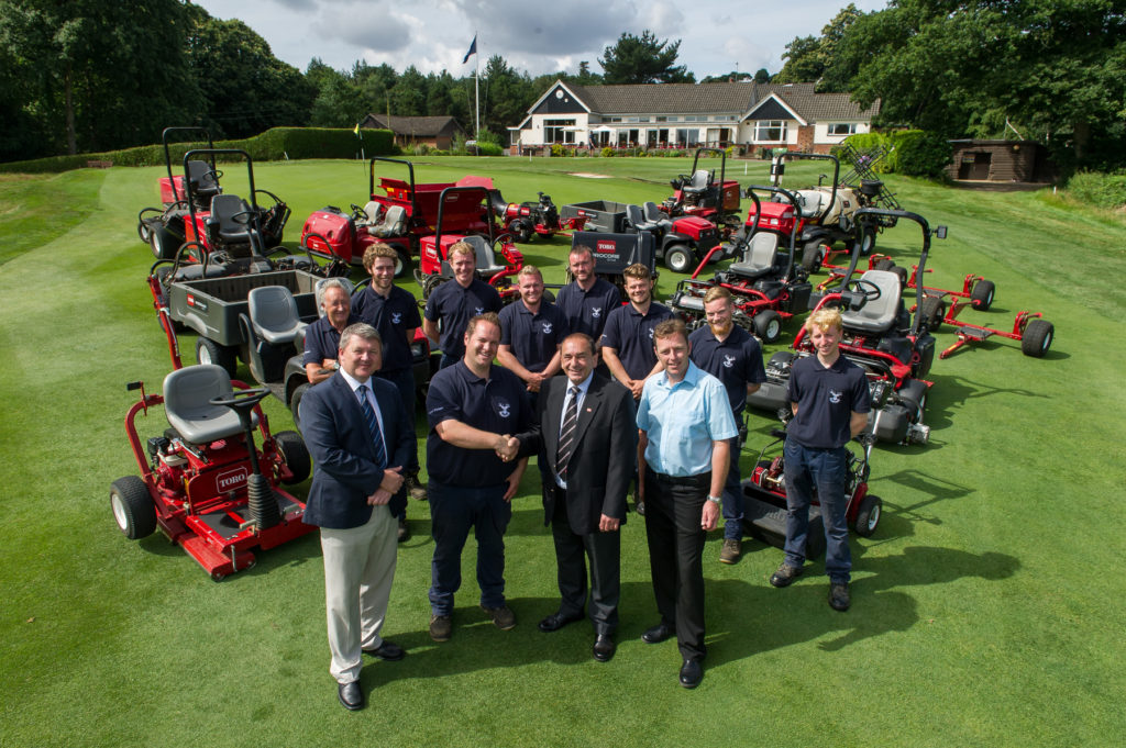 Matt Plested, Stoneham course manager (front middle left) shakes hands with Reesink’s John Pike. Richard Arnold, club manager, front left and Richard Sharpe, Kingsworthy Garden Machinery, front right